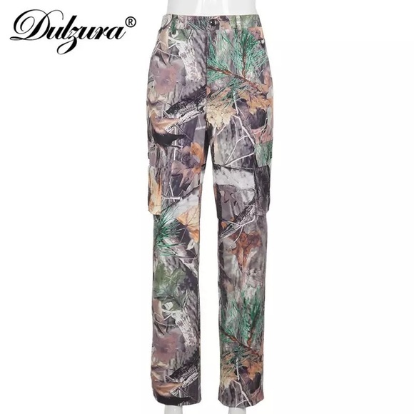 Camo/ camouflage cargo pants / large / 107cm in length - Picture 1 of 1